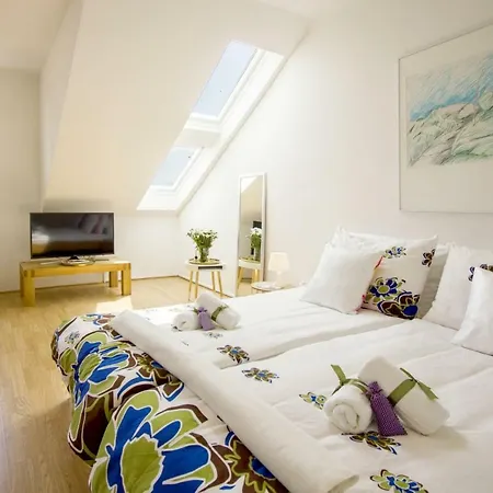 West Coast Luxury Apartment Split Exterior photo